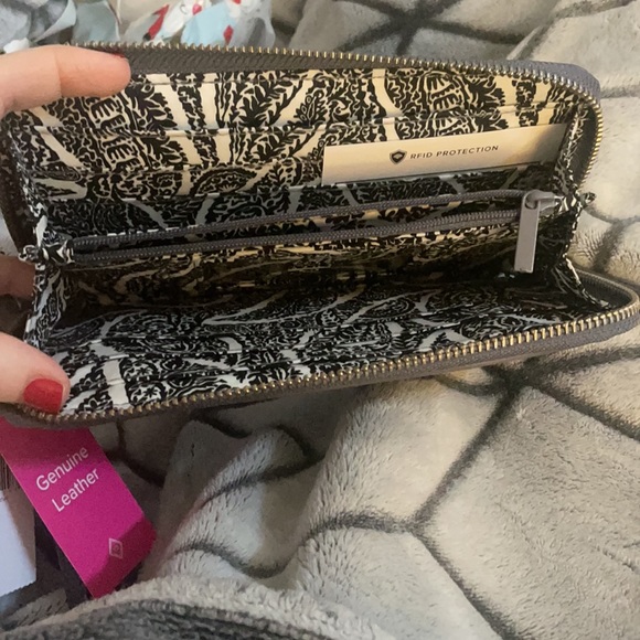Vera Bradley leather RFID accordion wristlet - Picture 2 of 2